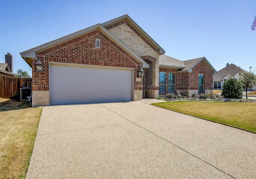 6829 Canyon Rock Benbrook TX house for sale